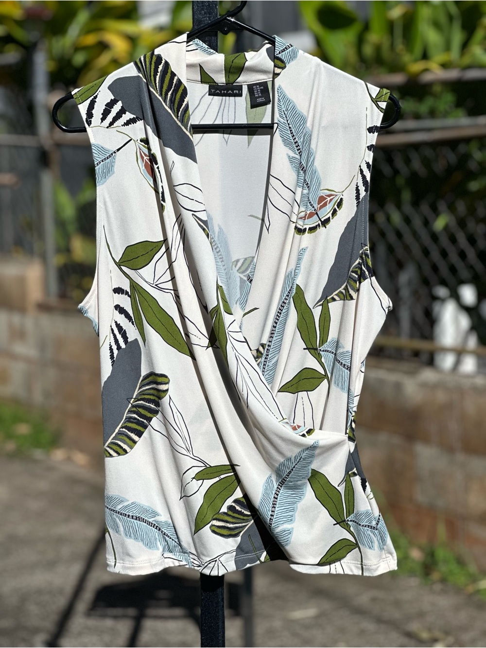 Tahari White Botanical Draped V-Neck Sleeveless Camisole